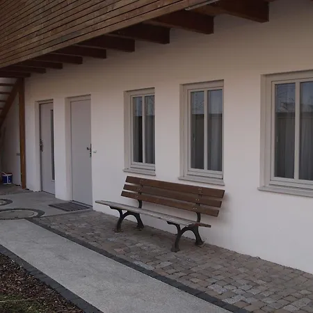 Πανσιόν Gaestehaus In Der Gotthardtstrasse
