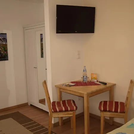 Gasthuis Gaestehaus In Der Gotthardtstrasse 3*